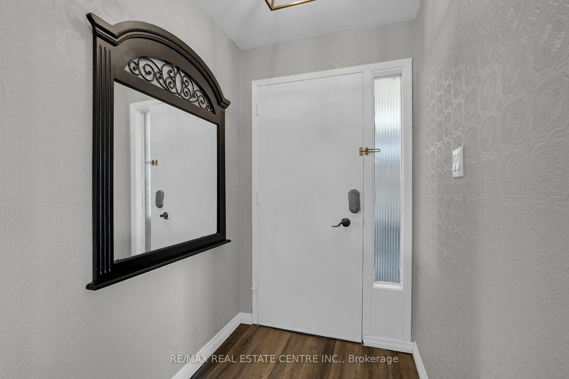 Photo 4 of 42 Moultrey Crescent, Halton Hills, Georgetown — HOMEH