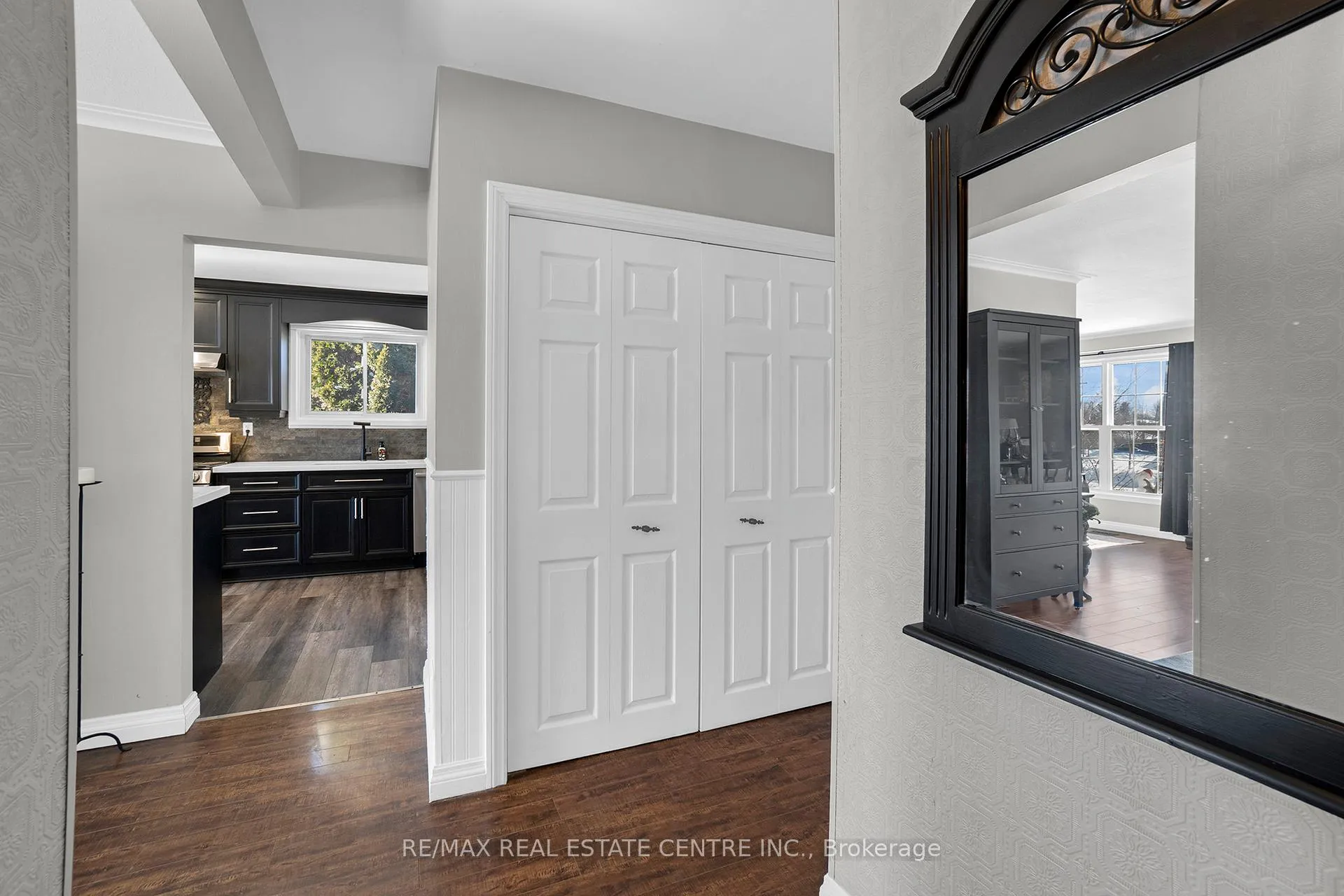 Photo 5 of 42 Moultrey Crescent, Halton Hills, Georgetown — HOMEH