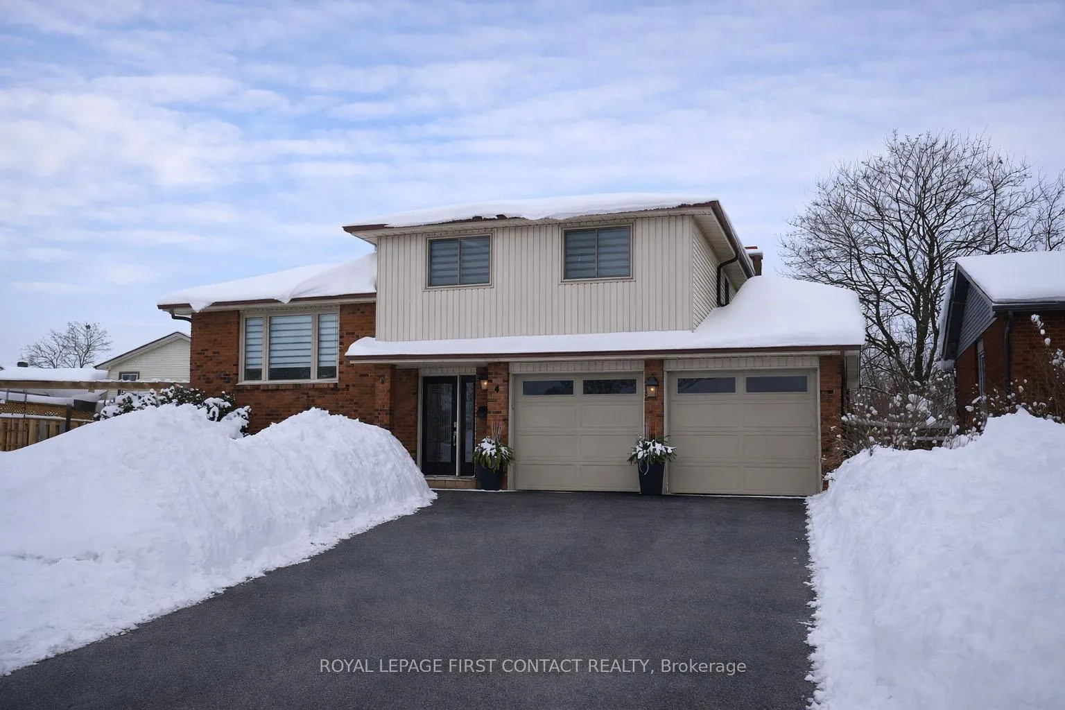 Photo 2 of 4 Grand Place, Barrie, Allandale Heights — HOMEH