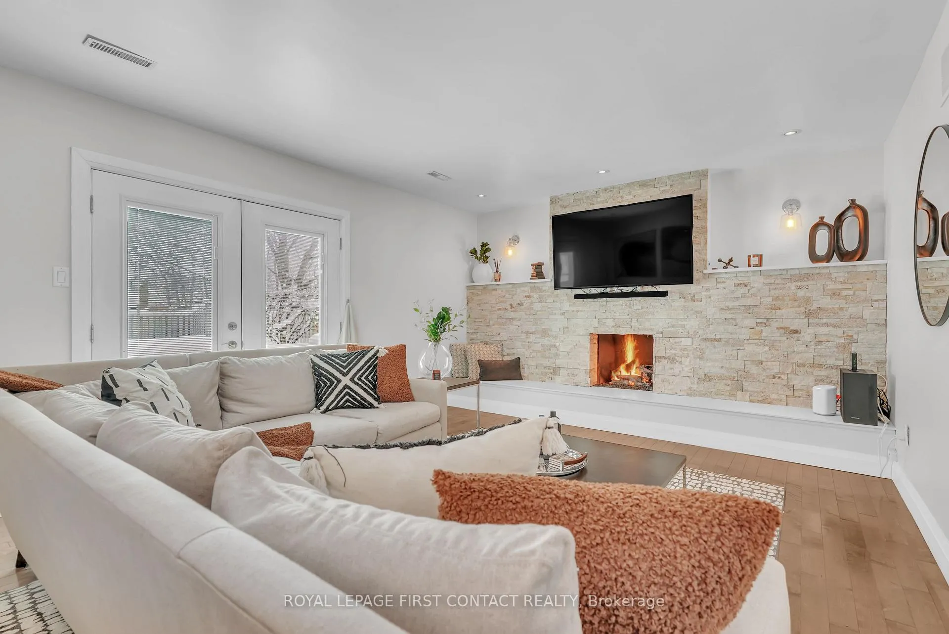 Photo 5 of 4 Grand Place, Barrie, Allandale Heights — HOMEH