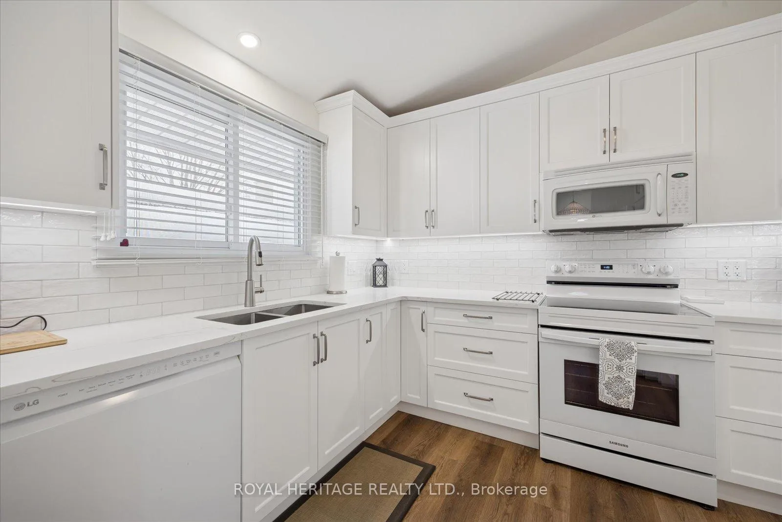 Photo 14 of 11 Willow Drive, Belleville, Belleville Ward — HOMEH