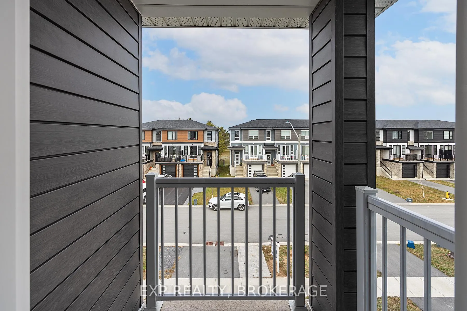Photo 10 of 120 Superior Drive, Loyalist, Amherstview — HOMEH
