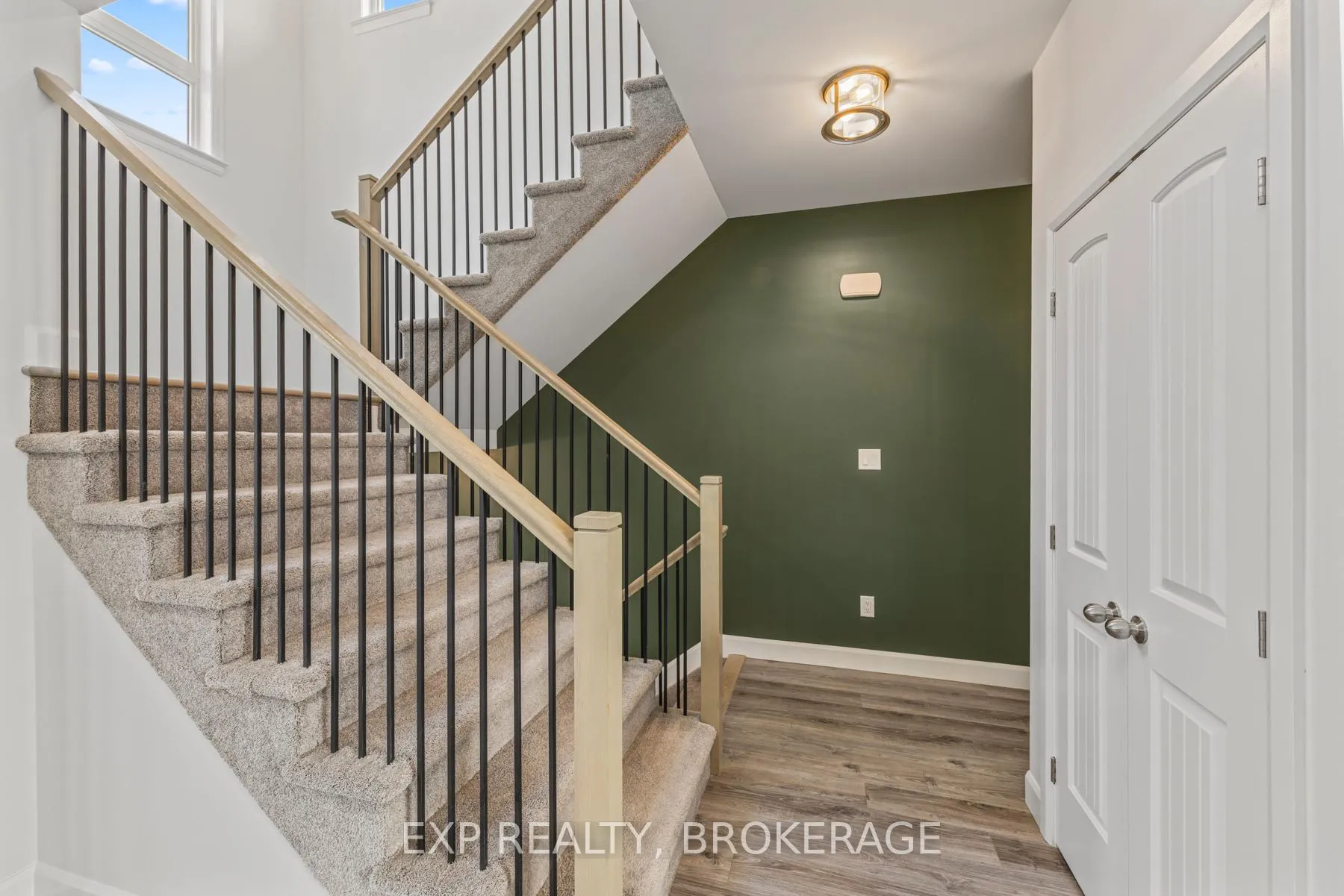 Photo 23 of 120 Superior Drive, Loyalist, Amherstview — HOMEH