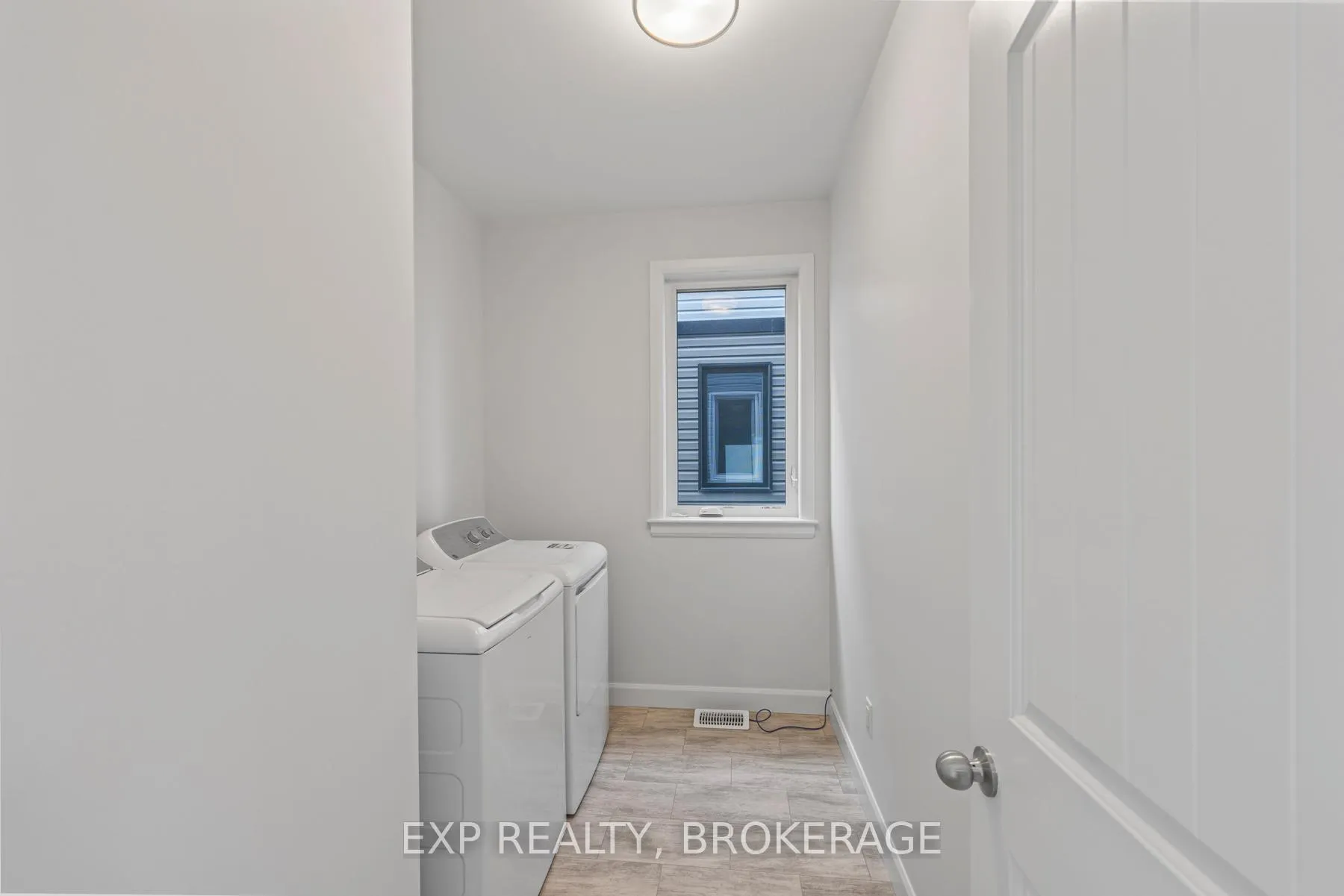 Photo 24 of 120 Superior Drive, Loyalist, Amherstview — HOMEH