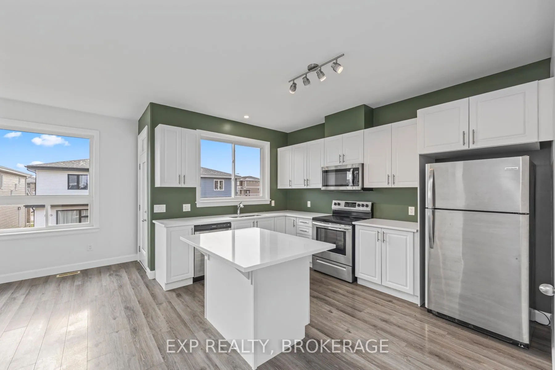 Photo 25 of 120 Superior Drive, Loyalist, Amherstview — HOMEH