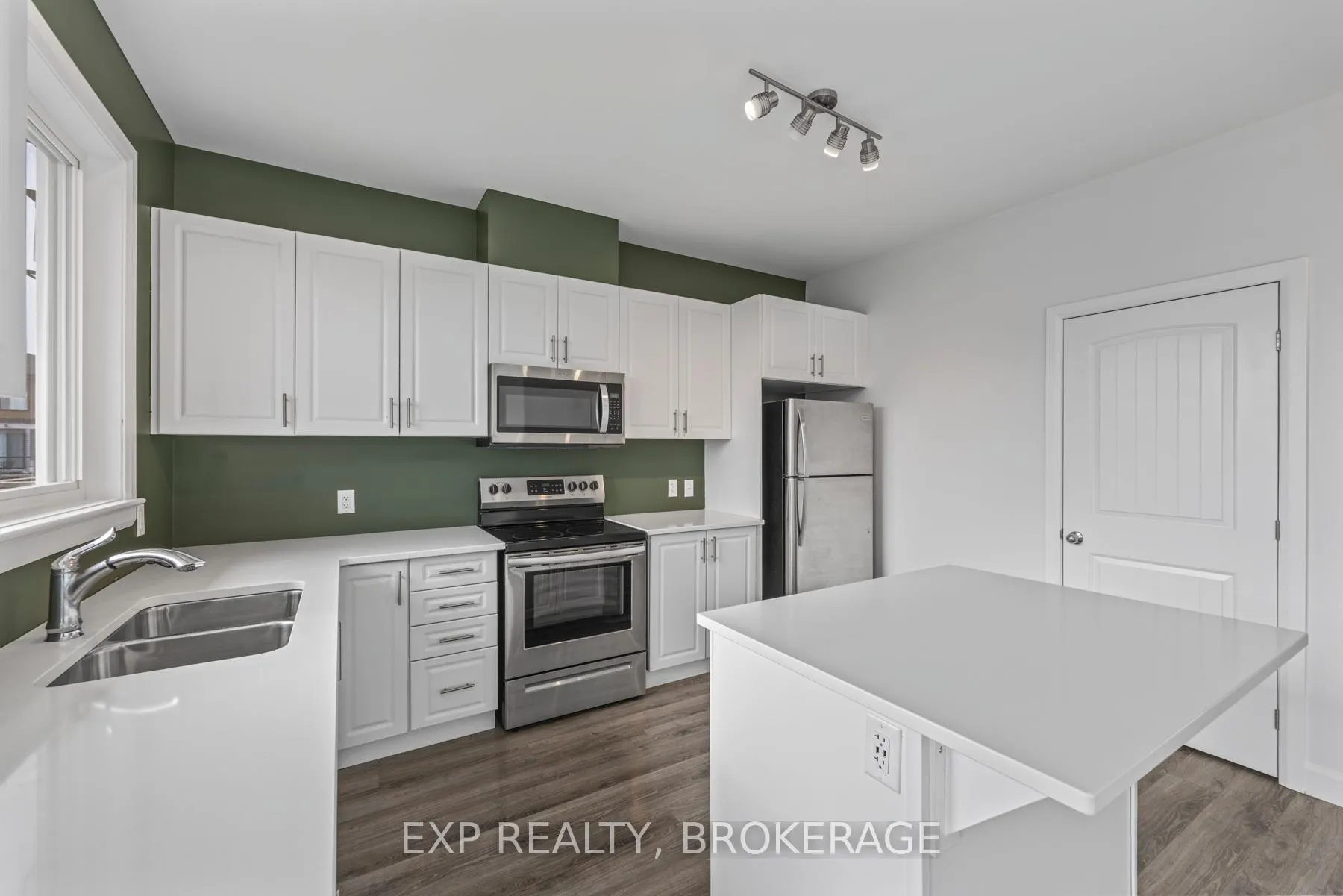 Photo 27 of 120 Superior Drive, Loyalist, Amherstview — HOMEH