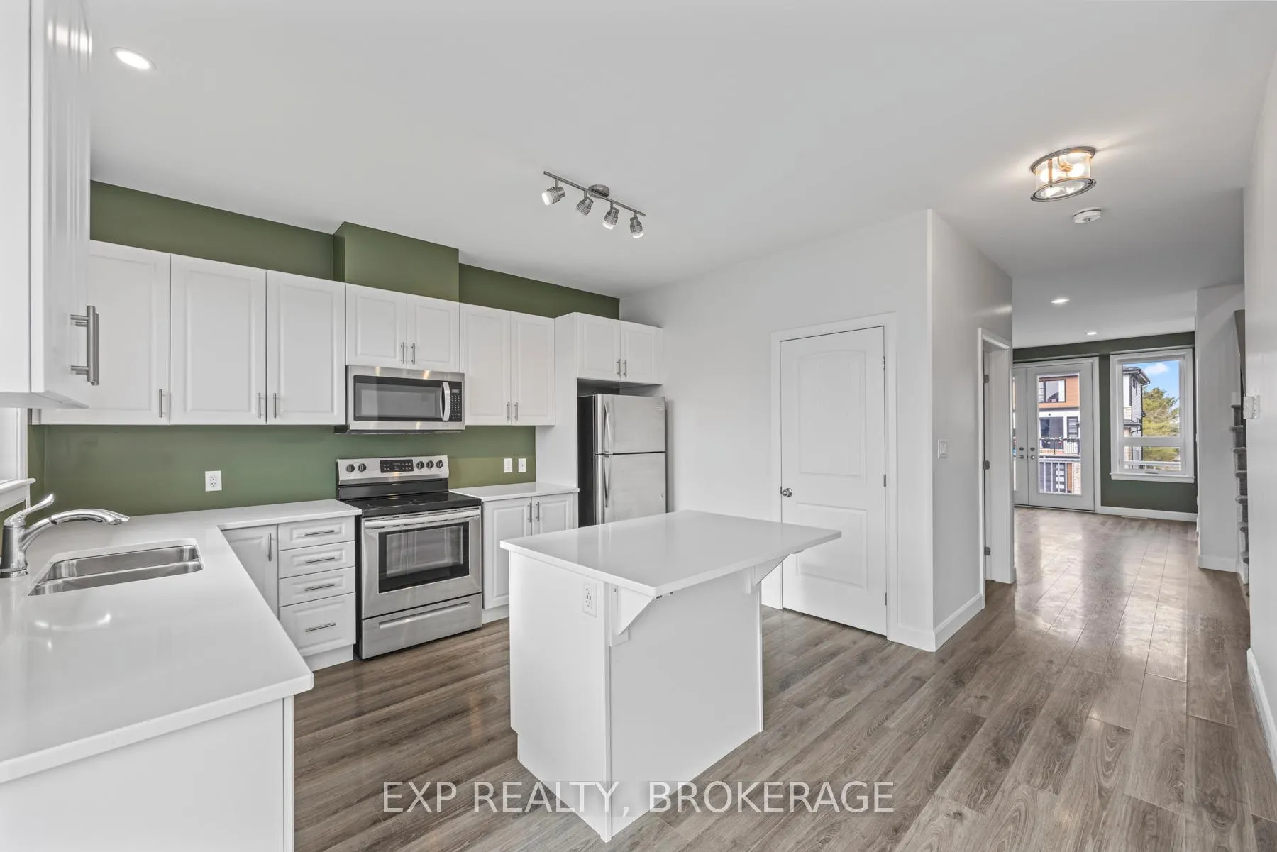 Photo 32 of 120 Superior Drive, Loyalist, Amherstview — HOMEH