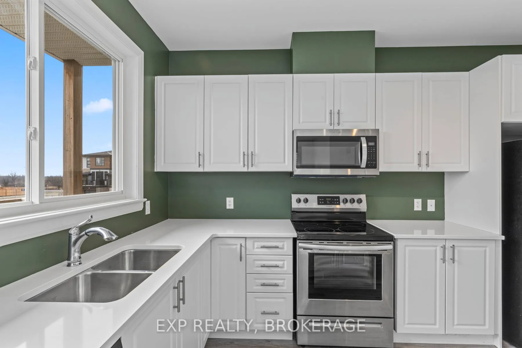 Photo 33 of 120 Superior Drive, Loyalist, Amherstview — HOMEH