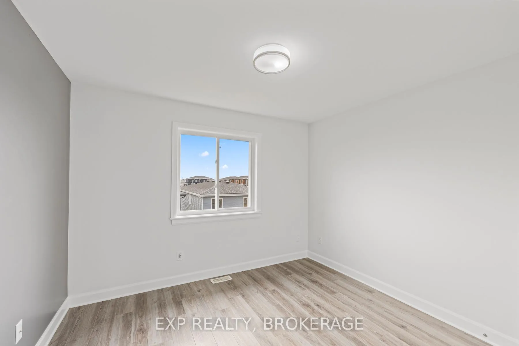 Photo 44 of 120 Superior Drive, Loyalist, Amherstview — HOMEH