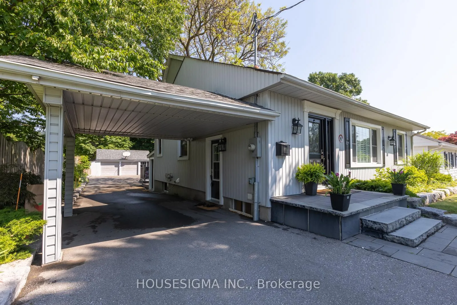 Photo 3 of 4 Concession Street E, Clarington, Bowmanville — HOMEH
