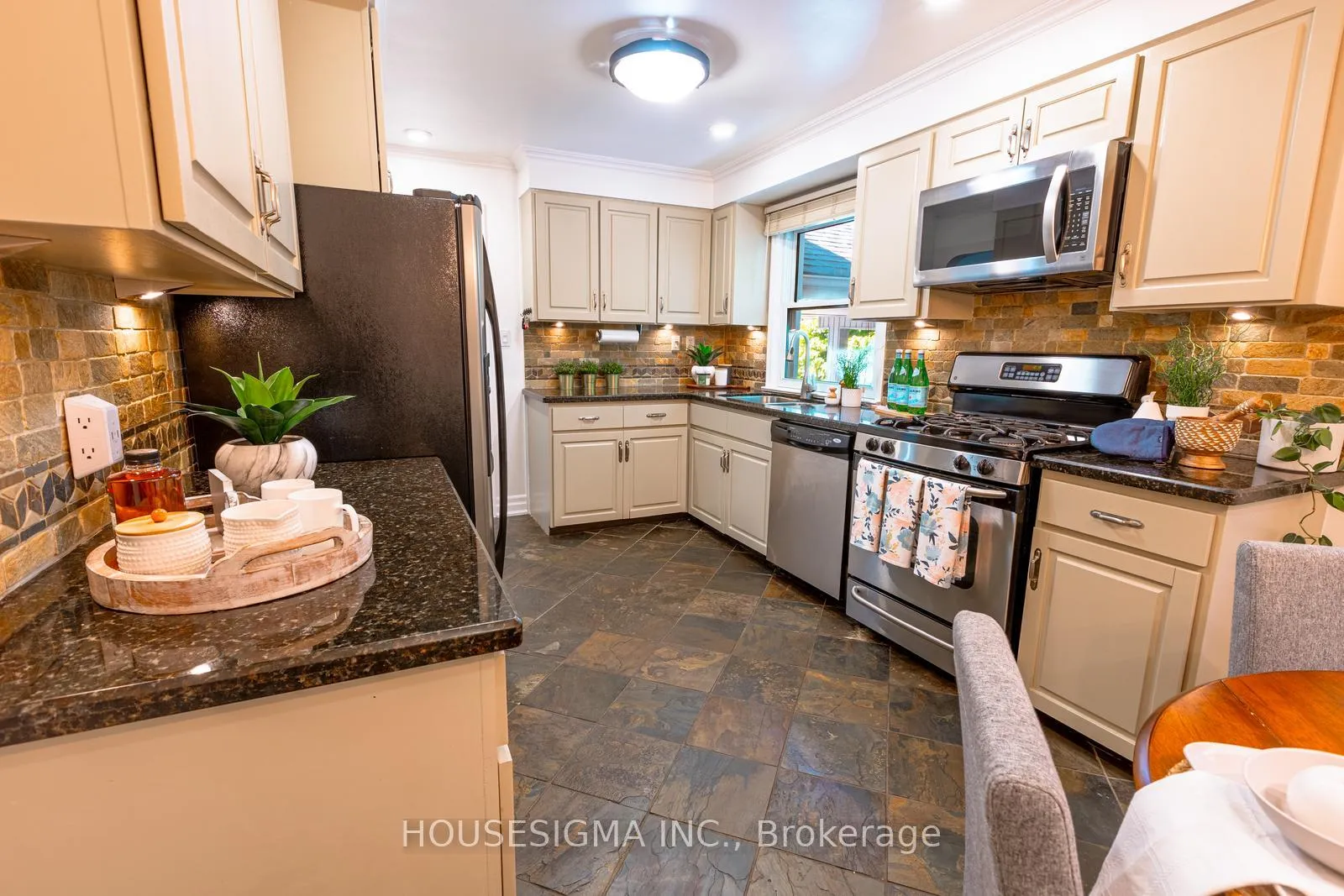 Photo 26 of 4 Concession Street E, Clarington, Bowmanville — HOMEH