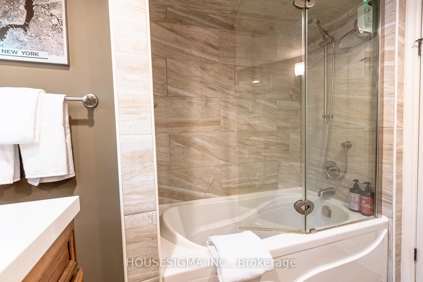 Photo 37 of 4 Concession Street E, Clarington, Bowmanville — HOMEH