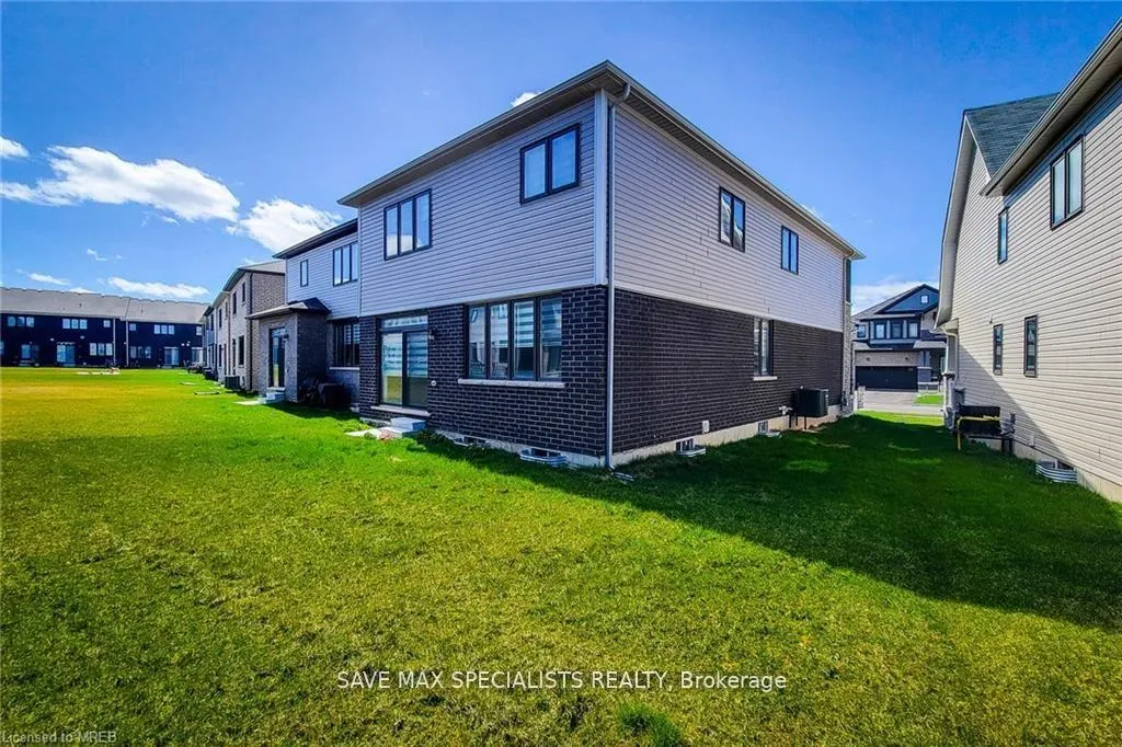 Photo 4 of 28 Hawick Crescent, Haldimand — HOMEH