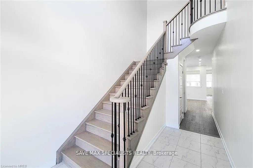 Photo 7 of 28 Hawick Crescent, Haldimand — HOMEH