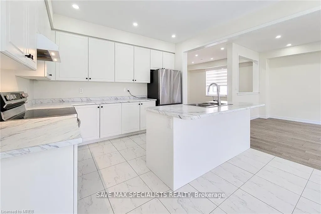 Photo 16 of 28 Hawick Crescent, Haldimand — HOMEH