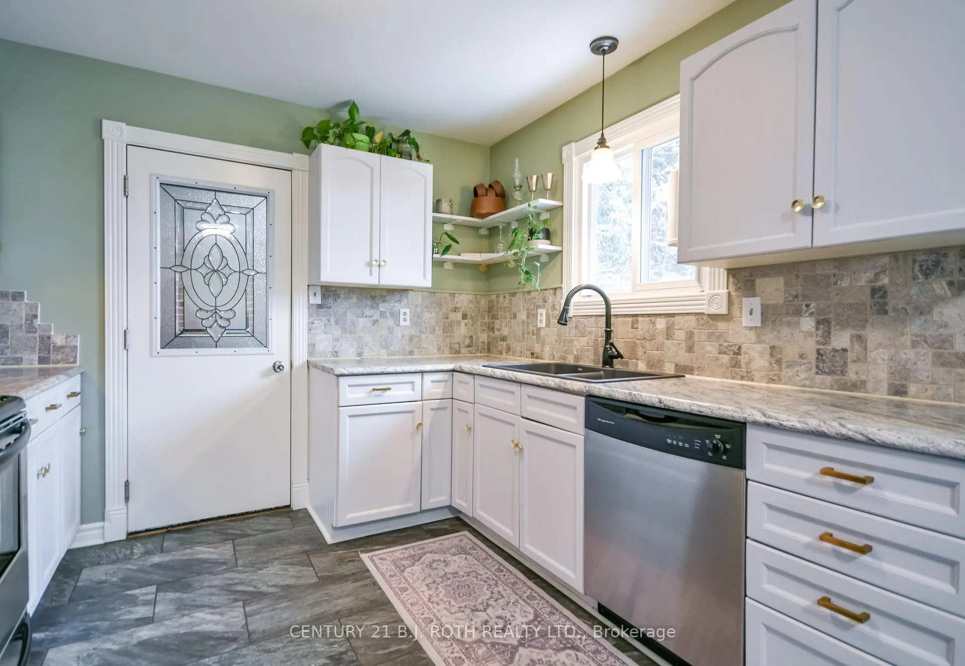 Photo 3 of 6 Glenview Avenue, Springwater, Elmvale — HOMEH
