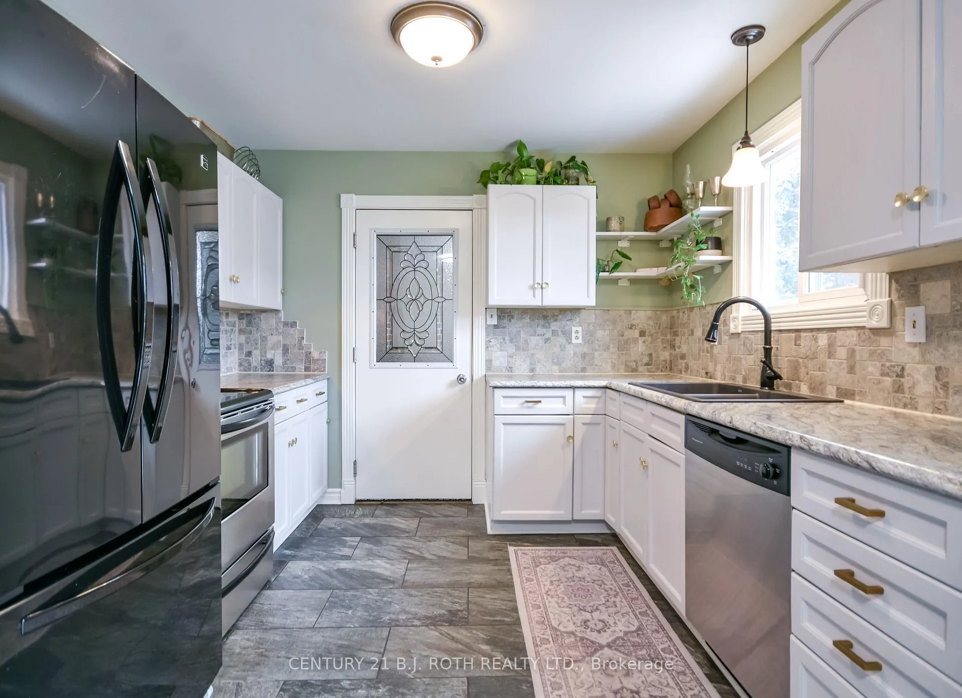 Photo 4 of 6 Glenview Avenue, Springwater, Elmvale — HOMEH