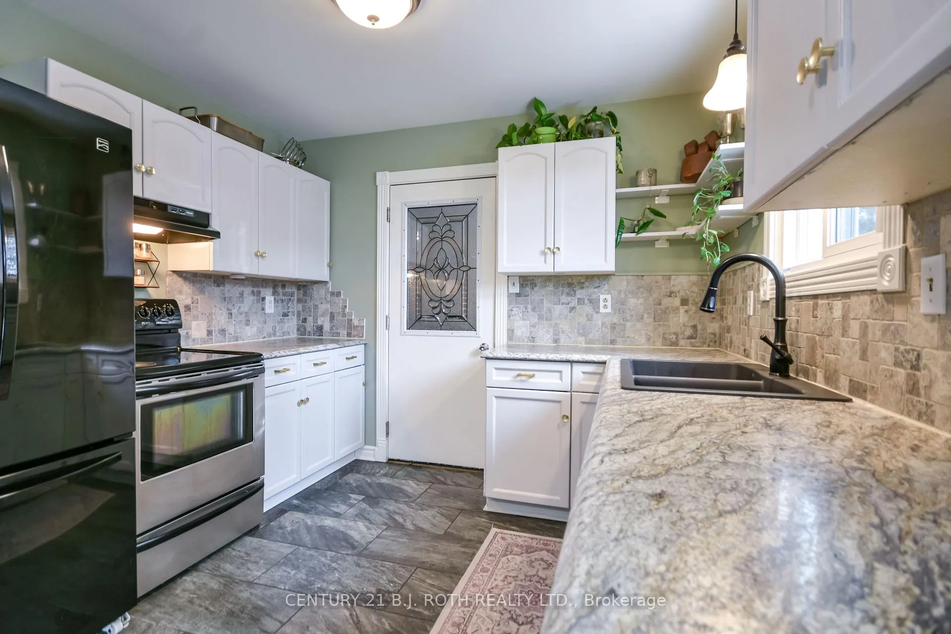 Photo 5 of 6 Glenview Avenue, Springwater, Elmvale — HOMEH