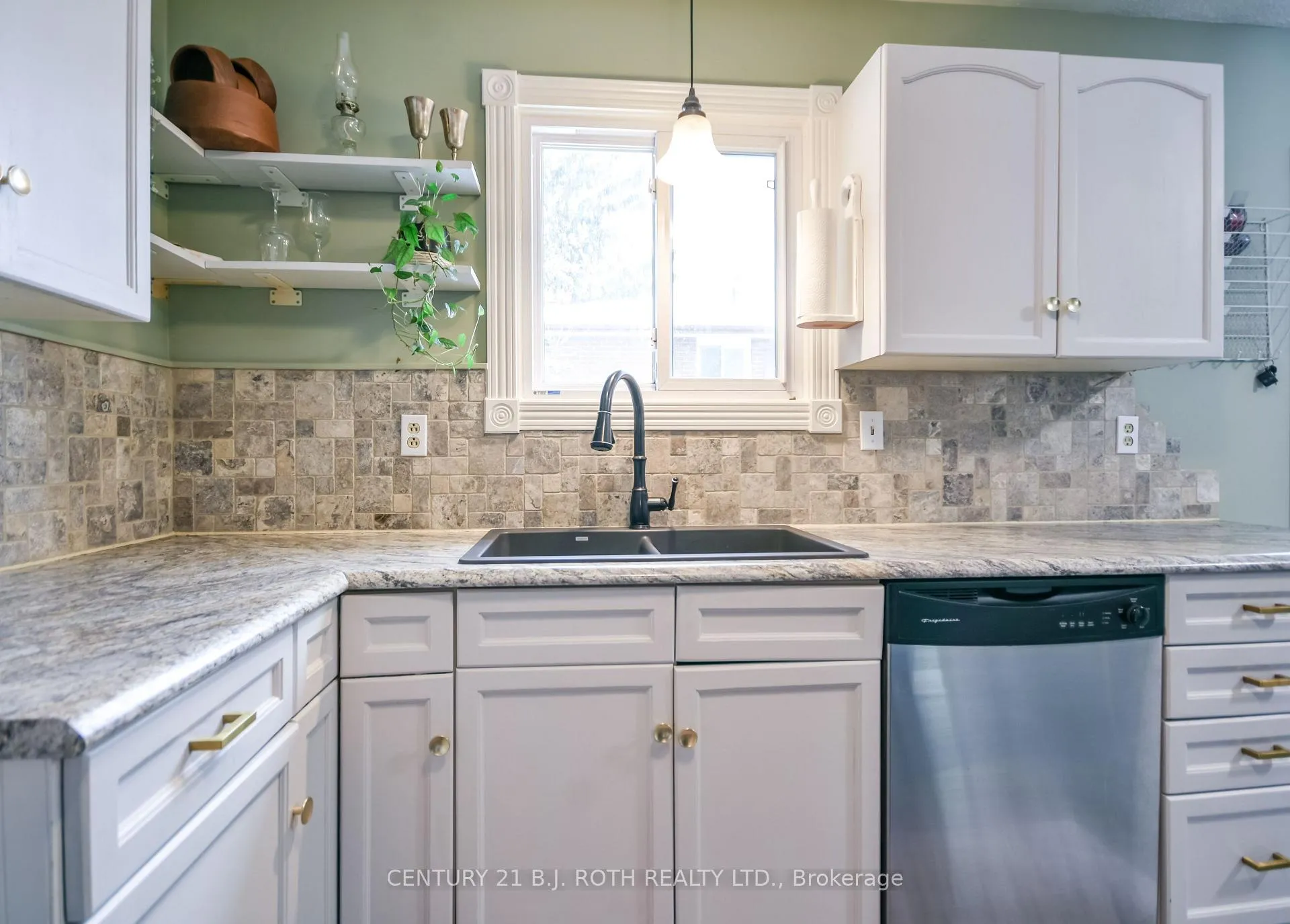 Photo 6 of 6 Glenview Avenue, Springwater, Elmvale — HOMEH