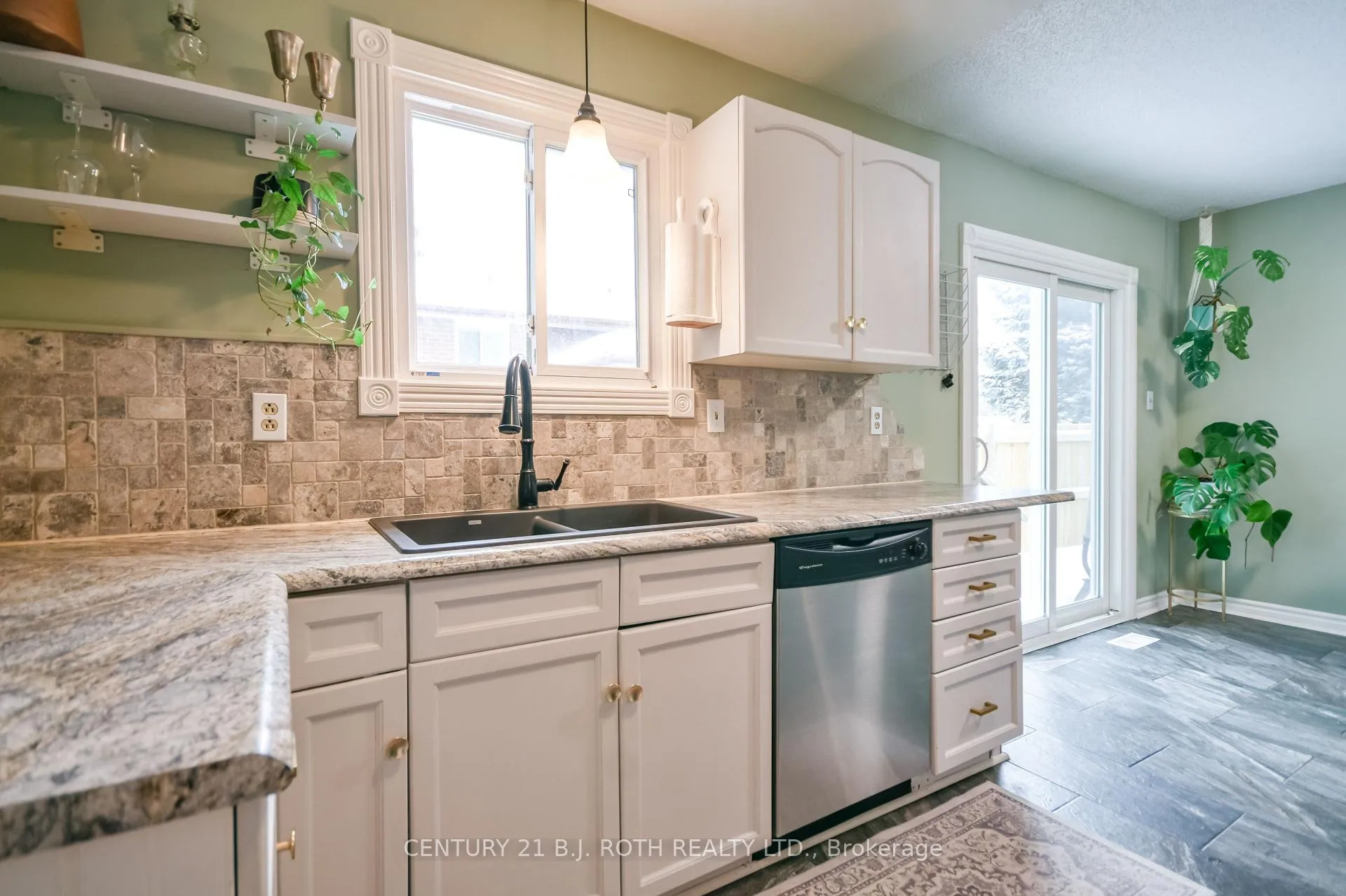 Photo 7 of 6 Glenview Avenue, Springwater, Elmvale — HOMEH