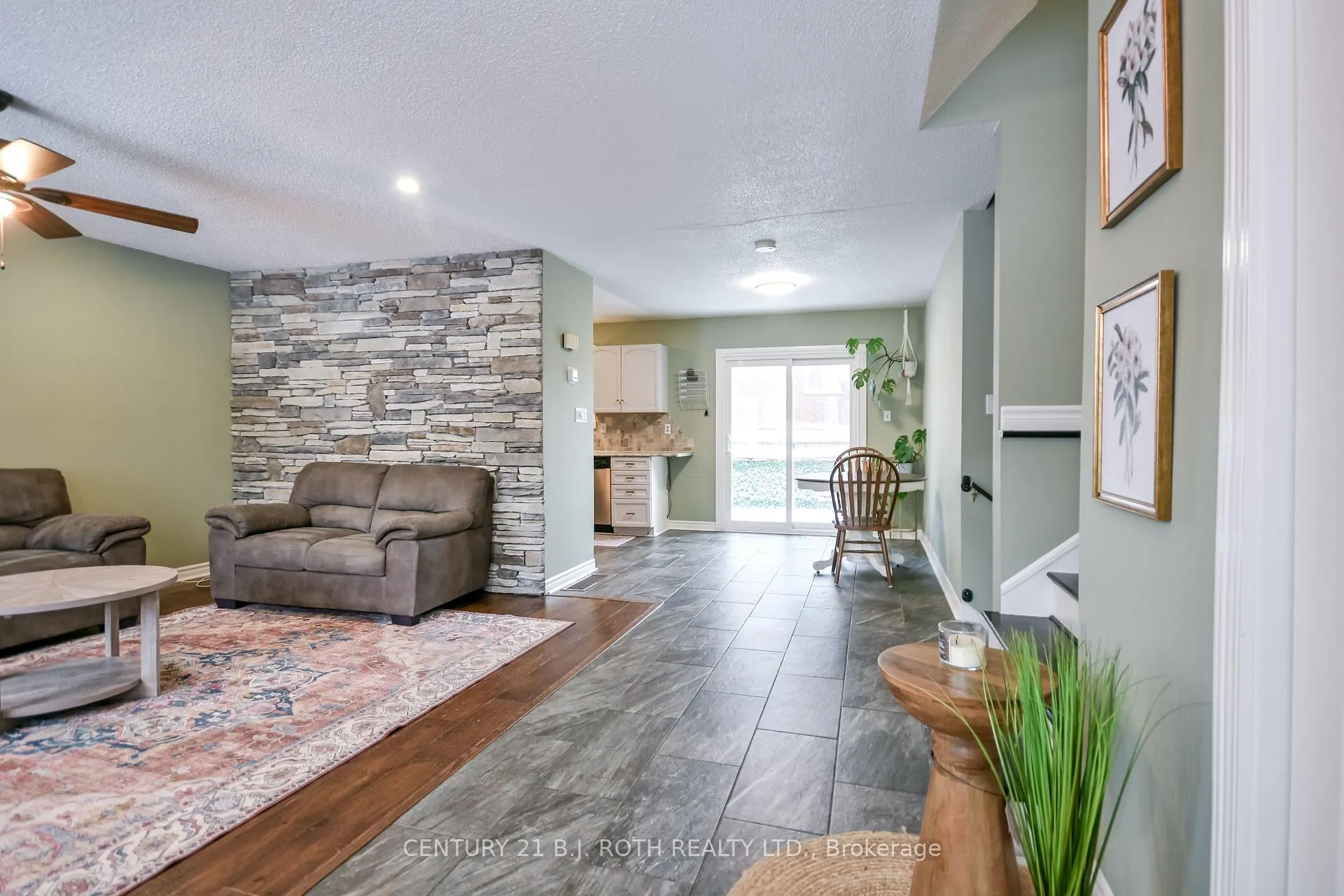 Photo 10 of 6 Glenview Avenue, Springwater, Elmvale — HOMEH