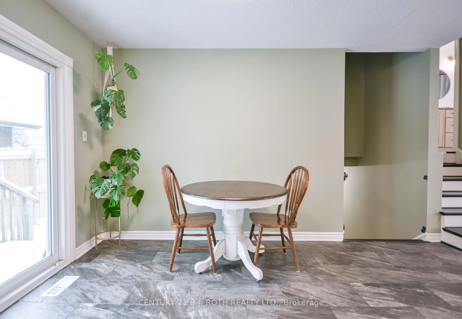 Photo 11 of 6 Glenview Avenue, Springwater, Elmvale — HOMEH