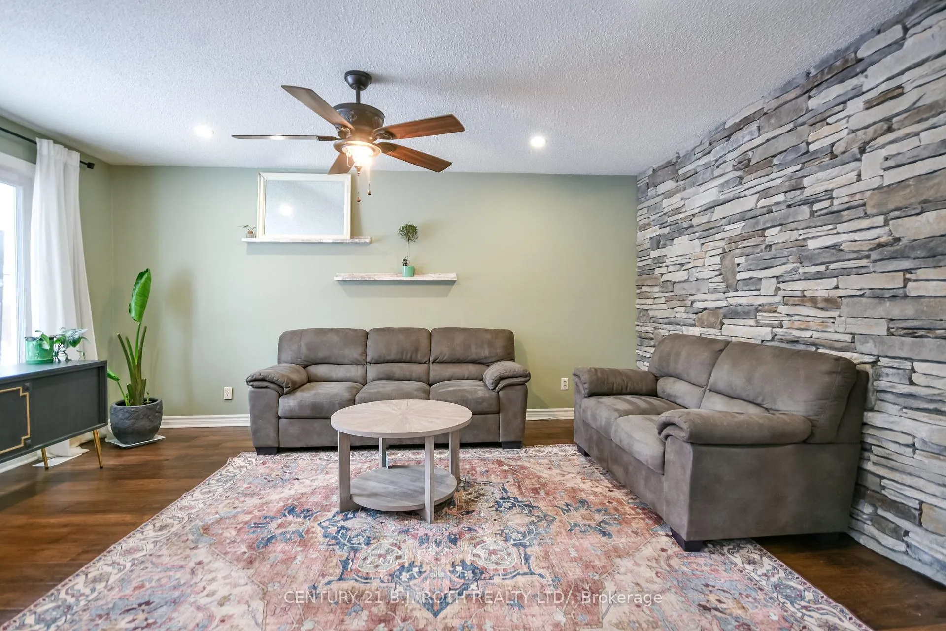 Photo 13 of 6 Glenview Avenue, Springwater, Elmvale — HOMEH