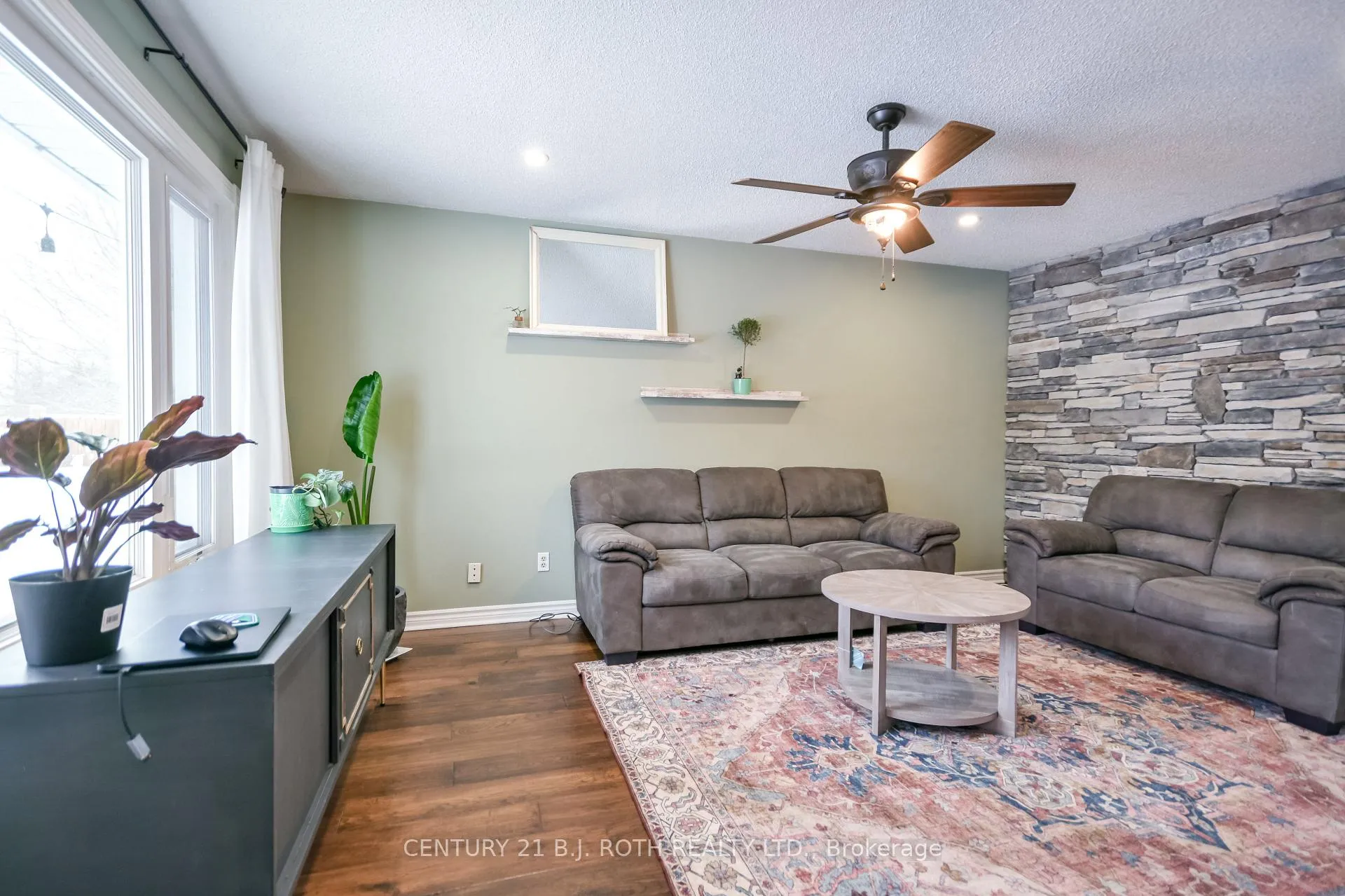 Photo 15 of 6 Glenview Avenue, Springwater, Elmvale — HOMEH