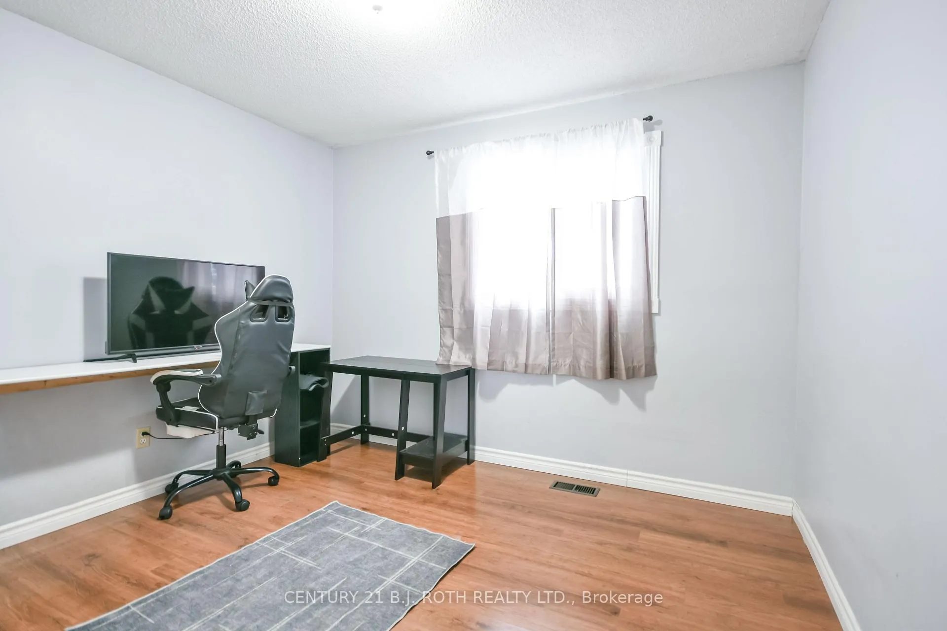 Photo 16 of 6 Glenview Avenue, Springwater, Elmvale — HOMEH