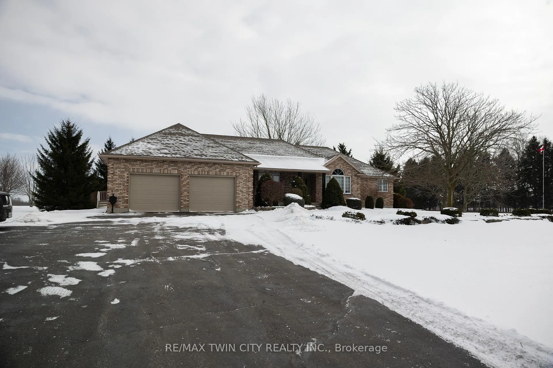 Photo 3 of 560 West Quarter Townlin Road, Brant, Burford — HOMEH