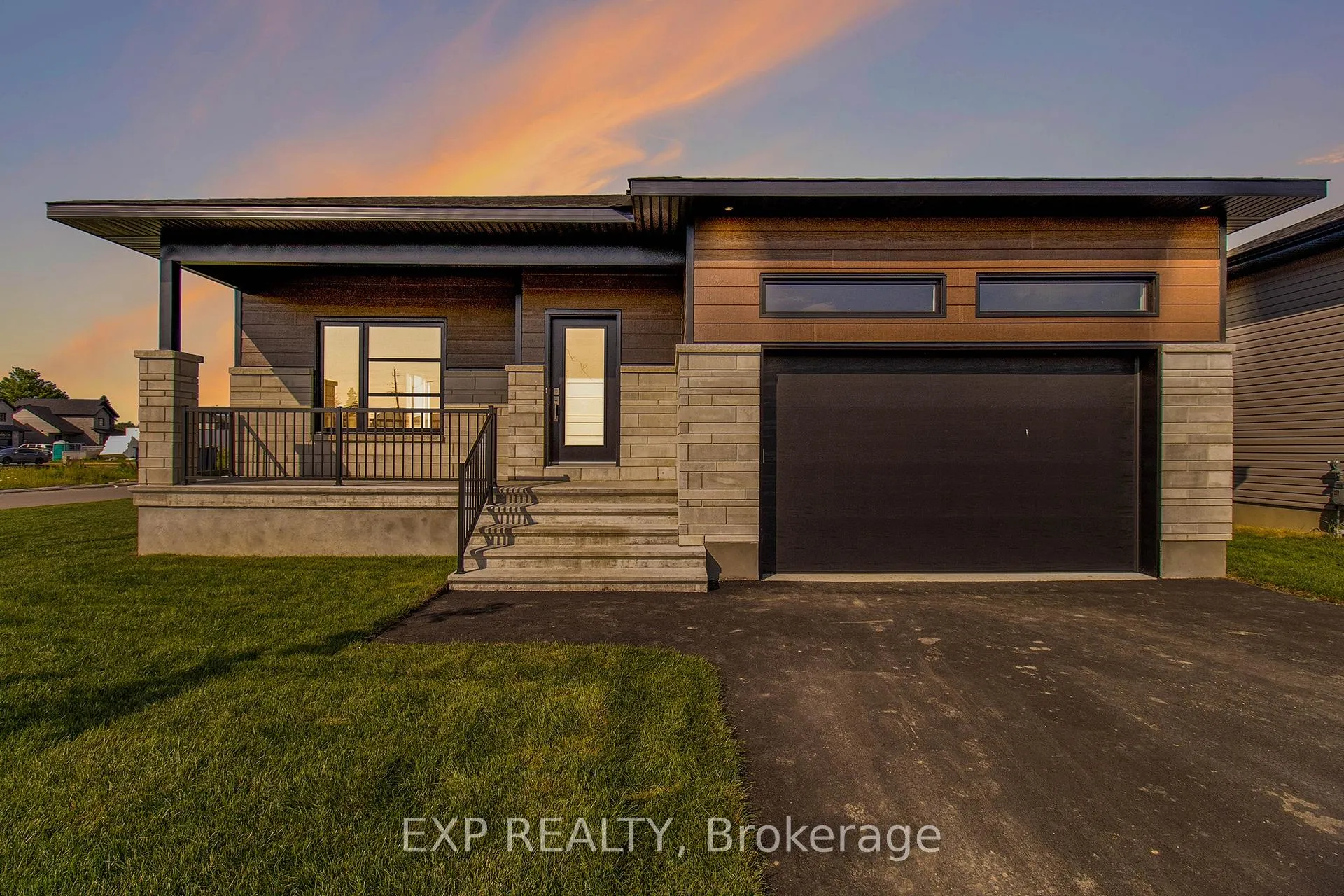 Front of 933 Katia Street
