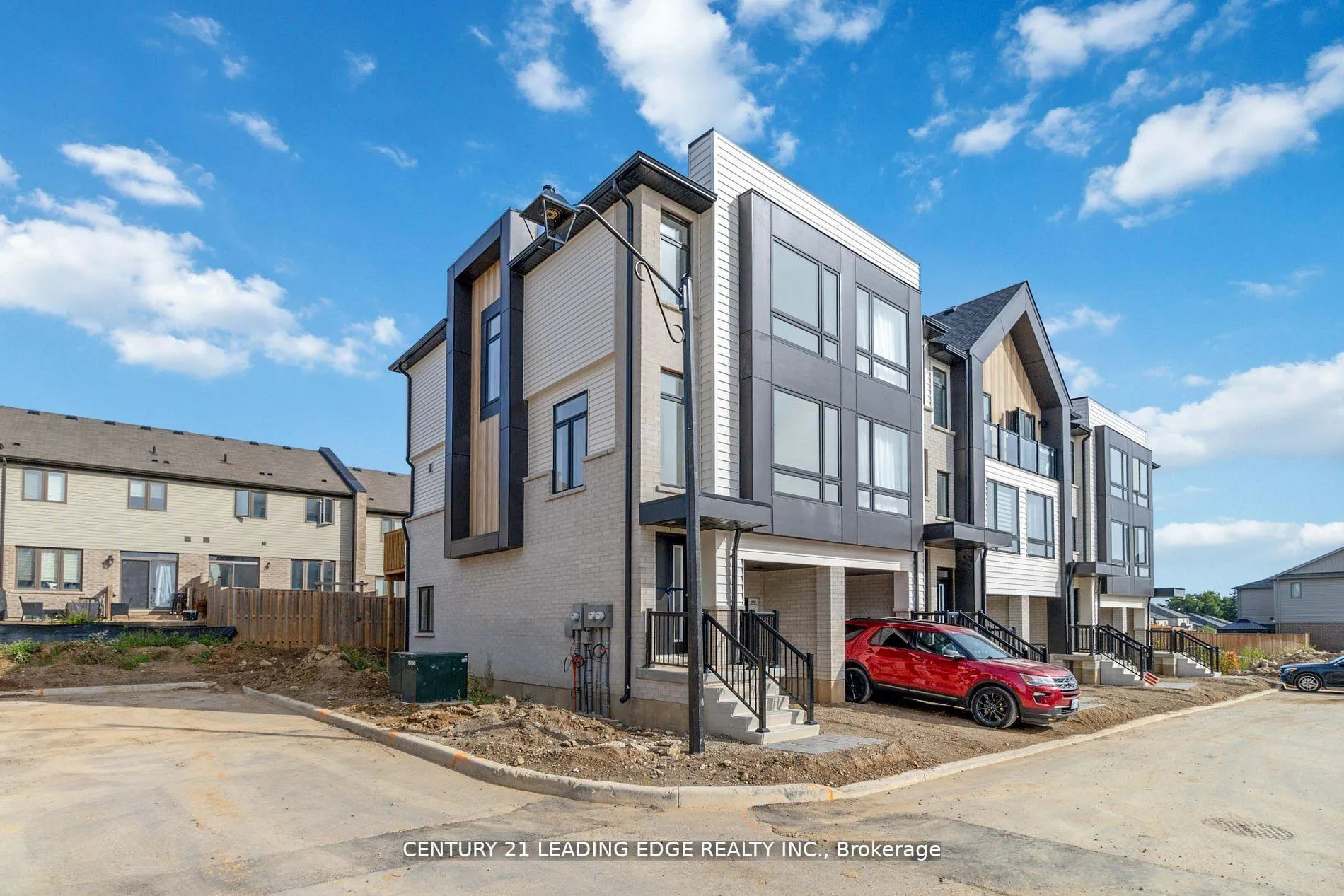 Photo 3 of Unit 52, 55 Tom Brown Drive, Brant, Paris — HOMEH