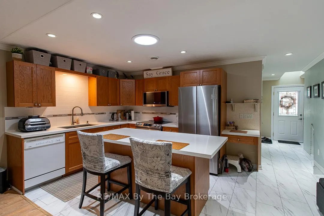 Photo 4 of 67 Meadow Lane, Wasaga Beach — HOMEH