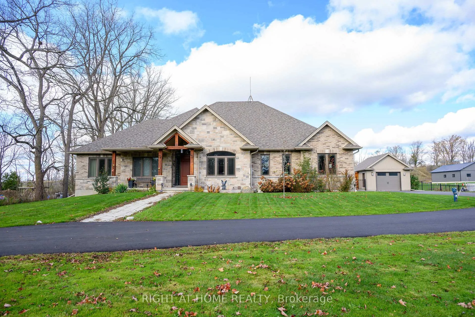 Photo 2 of 1897 Concession 8 Road W, Hamilton, Rural Flamborough — HOMEH
