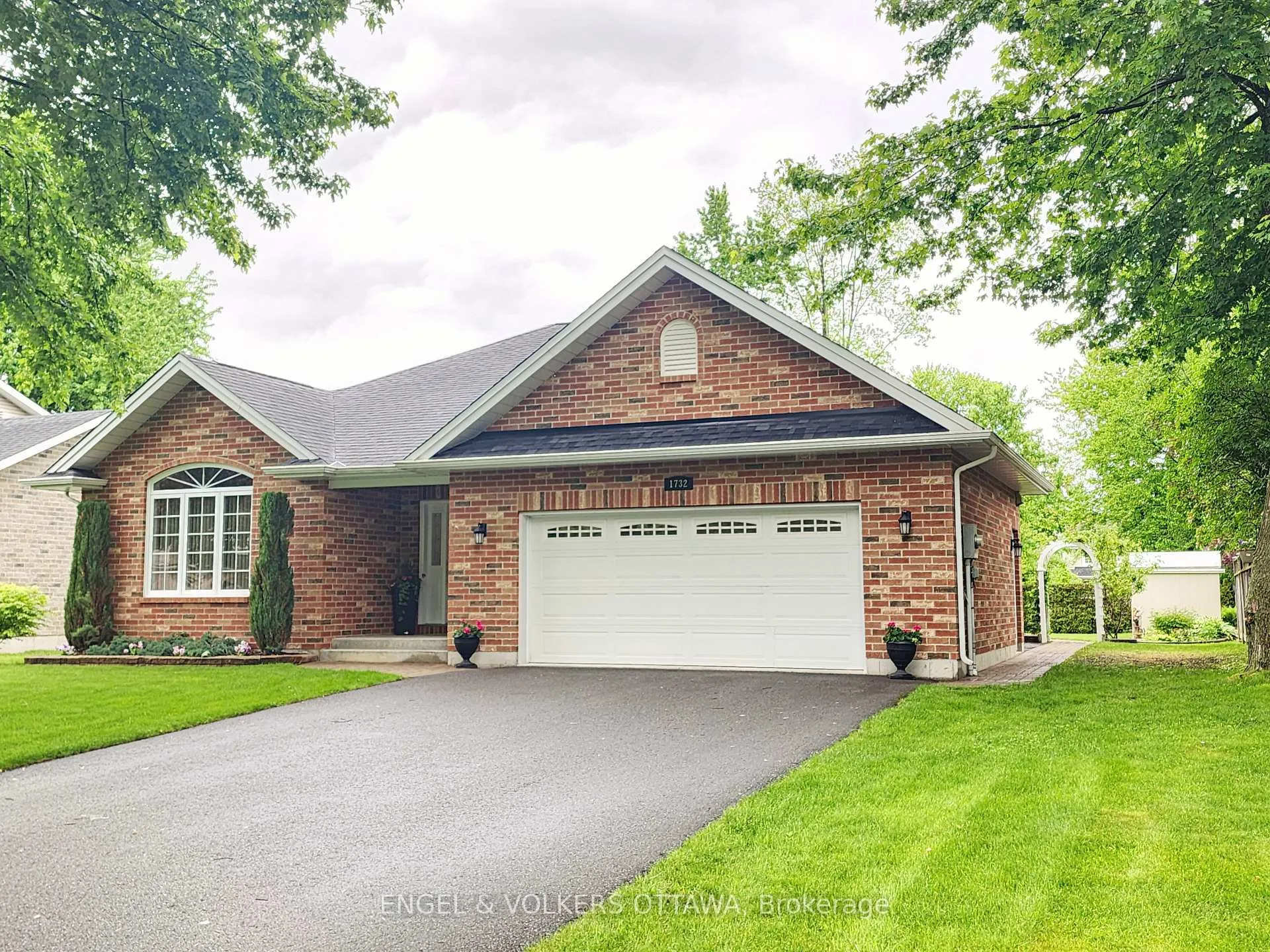 Photo 2 of 1732 Blakely Drive NW, Cornwall — HOMEH
