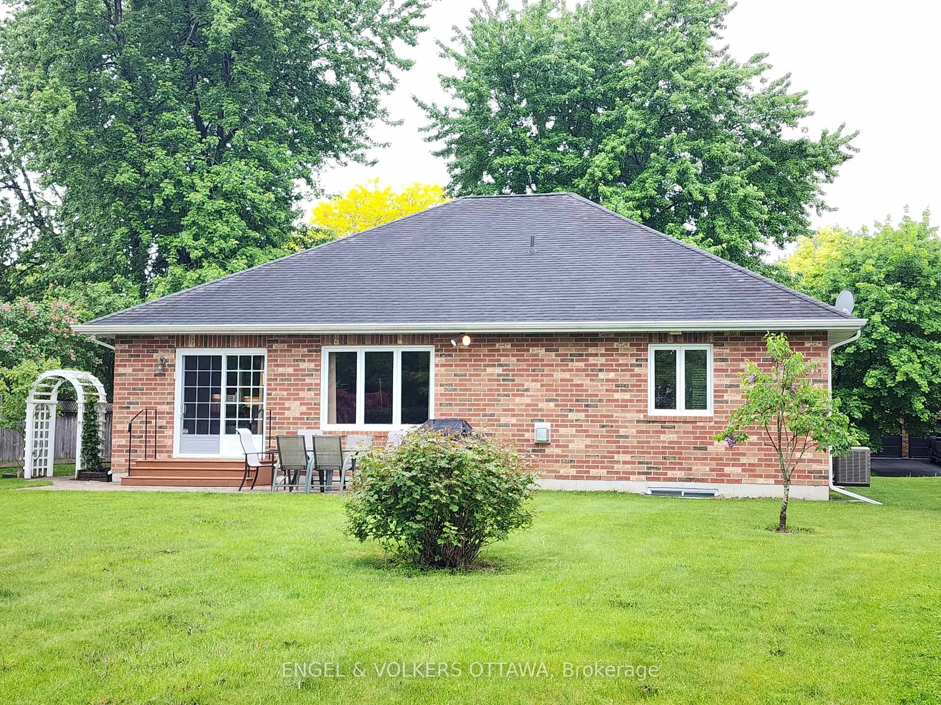 Photo 3 of 1732 Blakely Drive NW, Cornwall — HOMEH