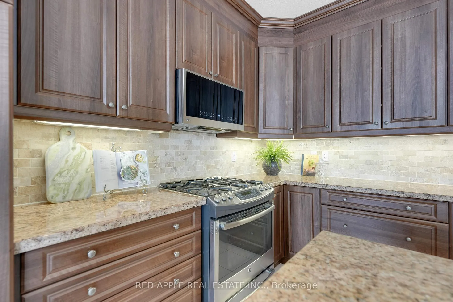Photo 9 of 1143 Quarry Drive, Innisfil, Alcona — HOMEH