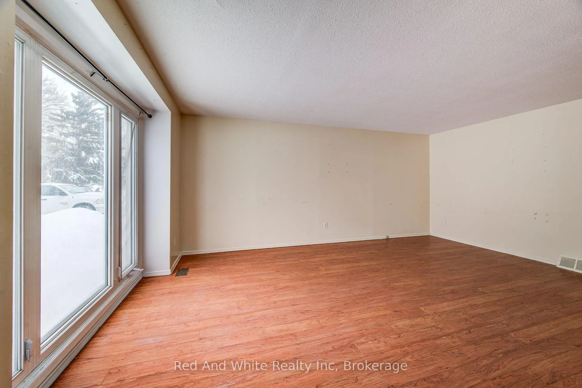 Photo 7 of 52 Avonwood Drive, Stratford — HOMEH