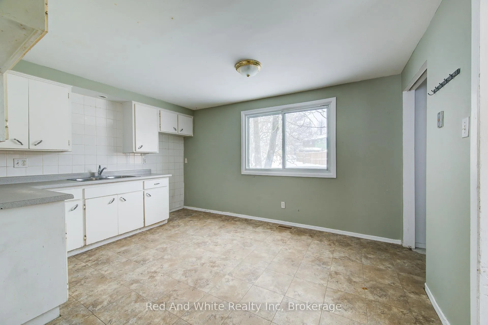 Photo 13 of 52 Avonwood Drive, Stratford — HOMEH