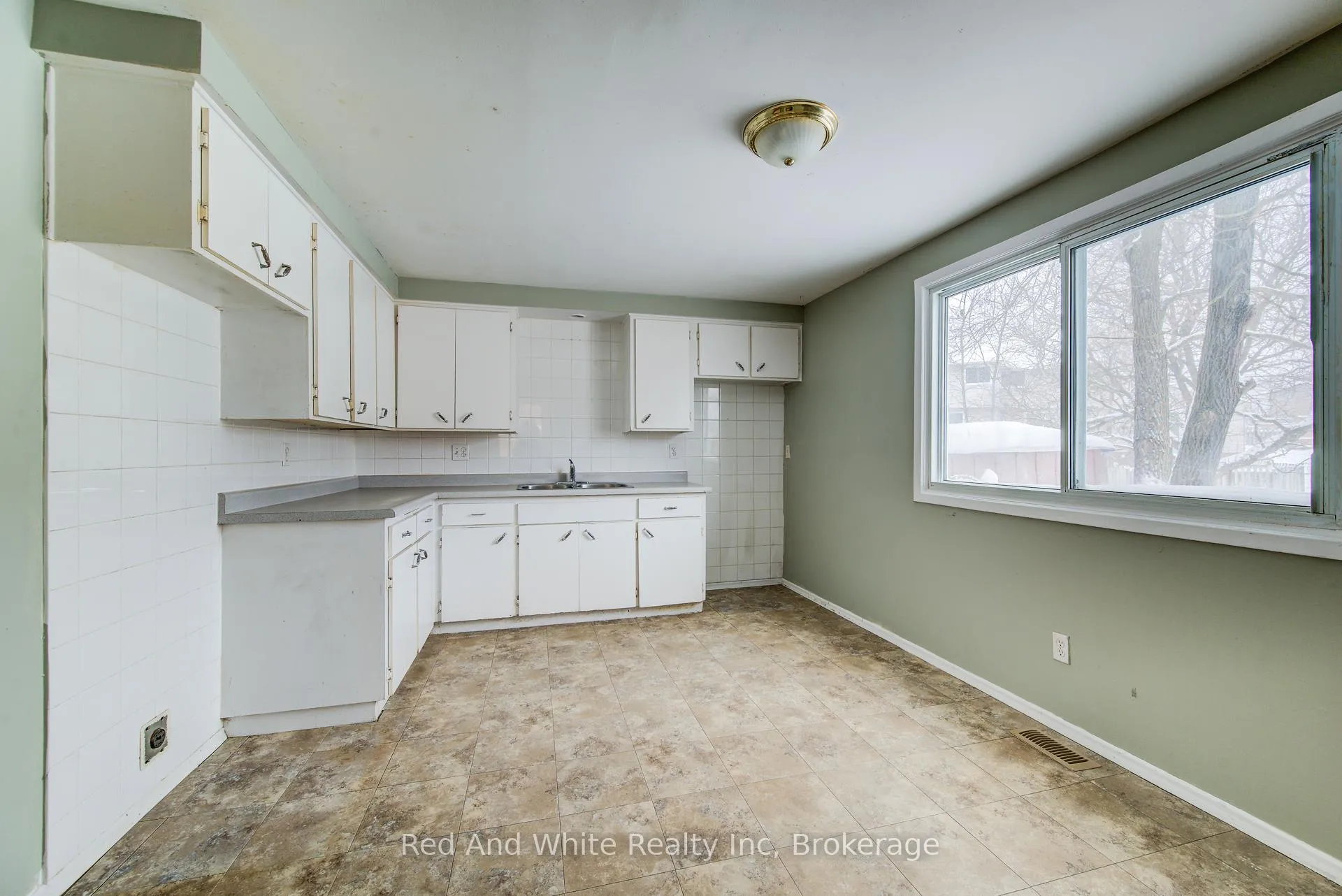 Photo 14 of 52 Avonwood Drive, Stratford — HOMEH