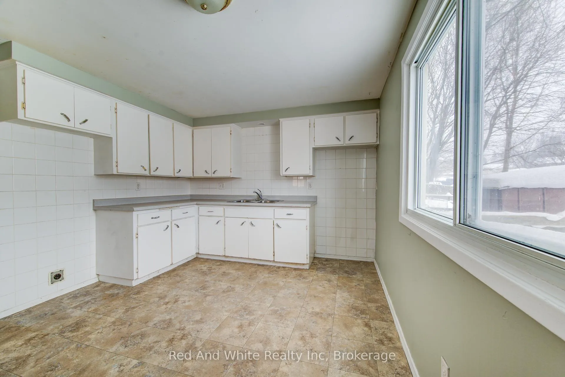 Photo 15 of 52 Avonwood Drive, Stratford — HOMEH