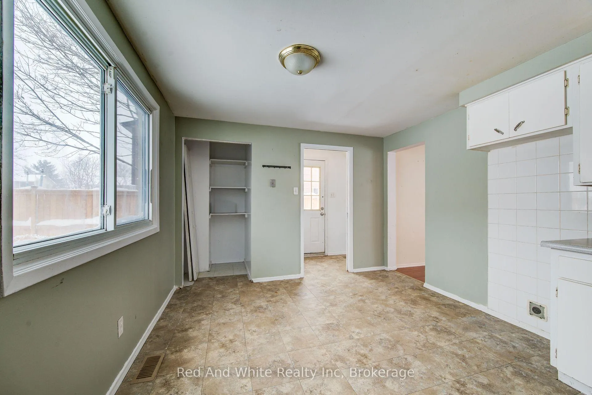 Photo 17 of 52 Avonwood Drive, Stratford — HOMEH