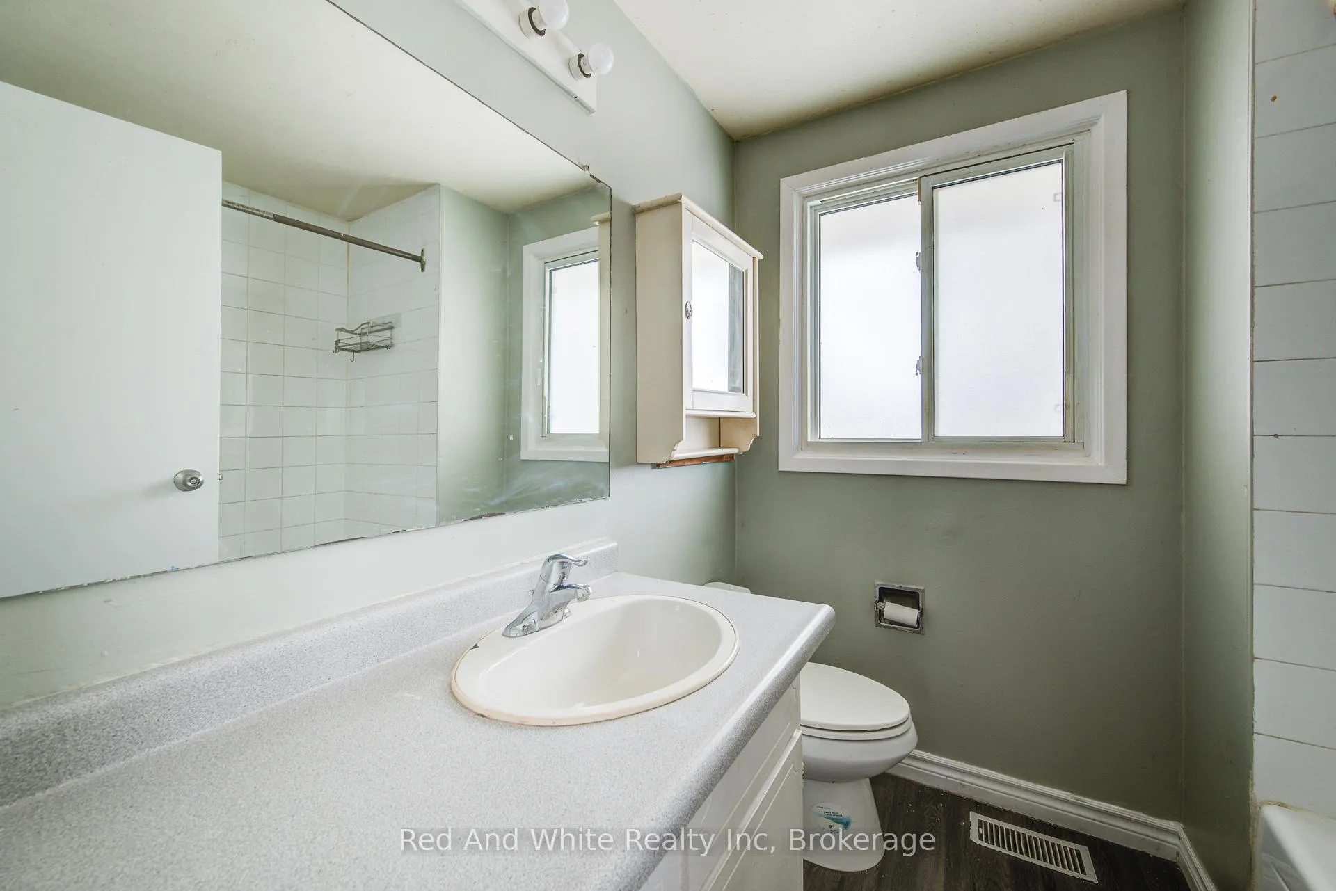 Photo 26 of 52 Avonwood Drive, Stratford — HOMEH
