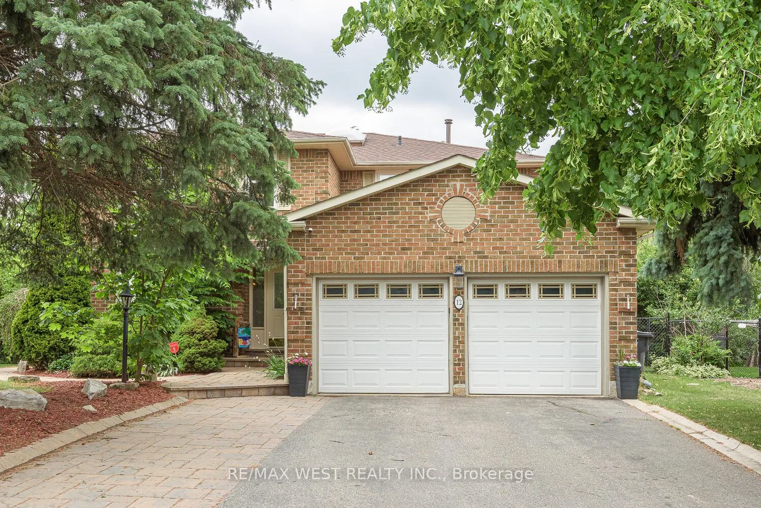Photo 2 of 12 Barr Crescent, Brampton, Heart Lake East — HOMEH