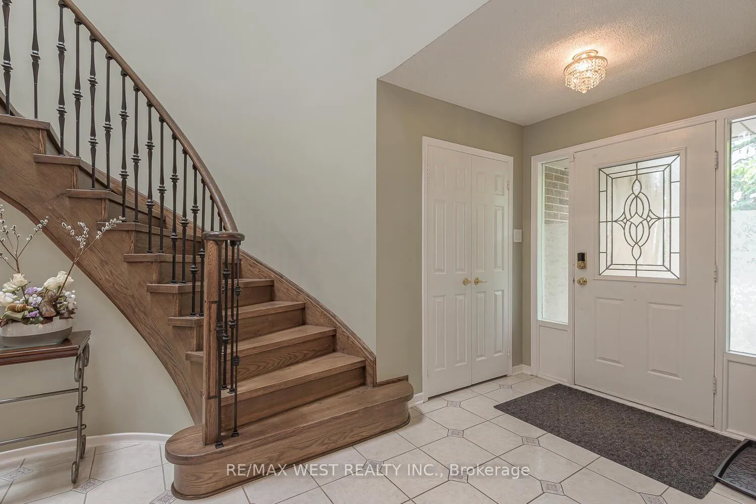 Photo 6 of 12 Barr Crescent, Brampton, Heart Lake East — HOMEH