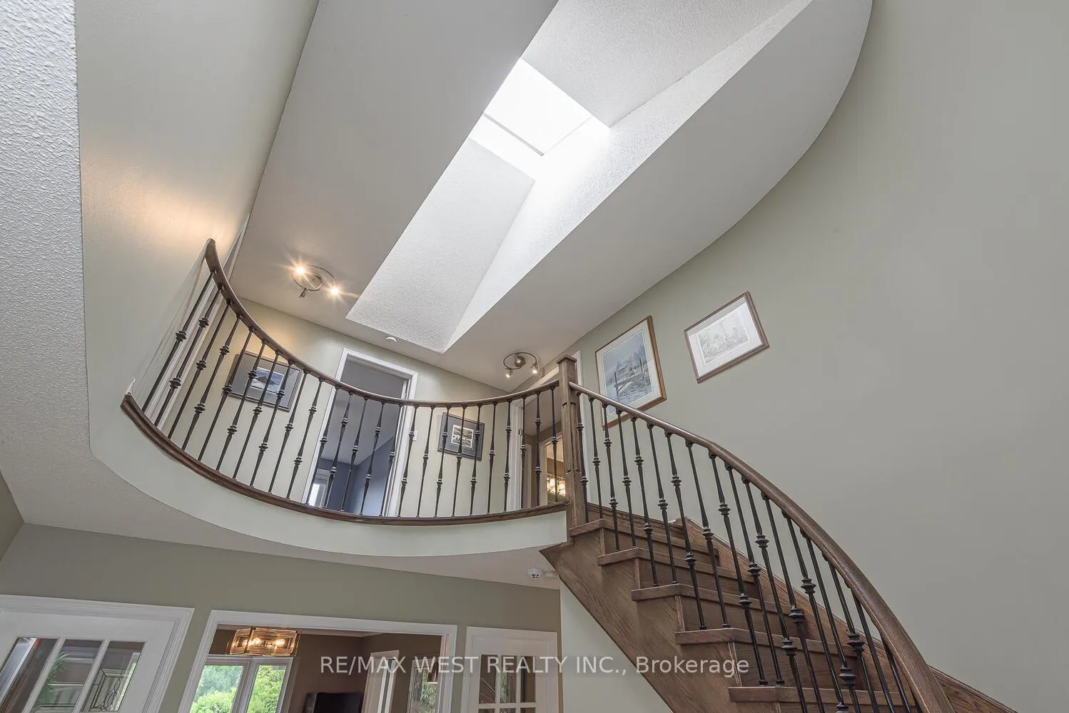 Photo 9 of 12 Barr Crescent, Brampton, Heart Lake East — HOMEH