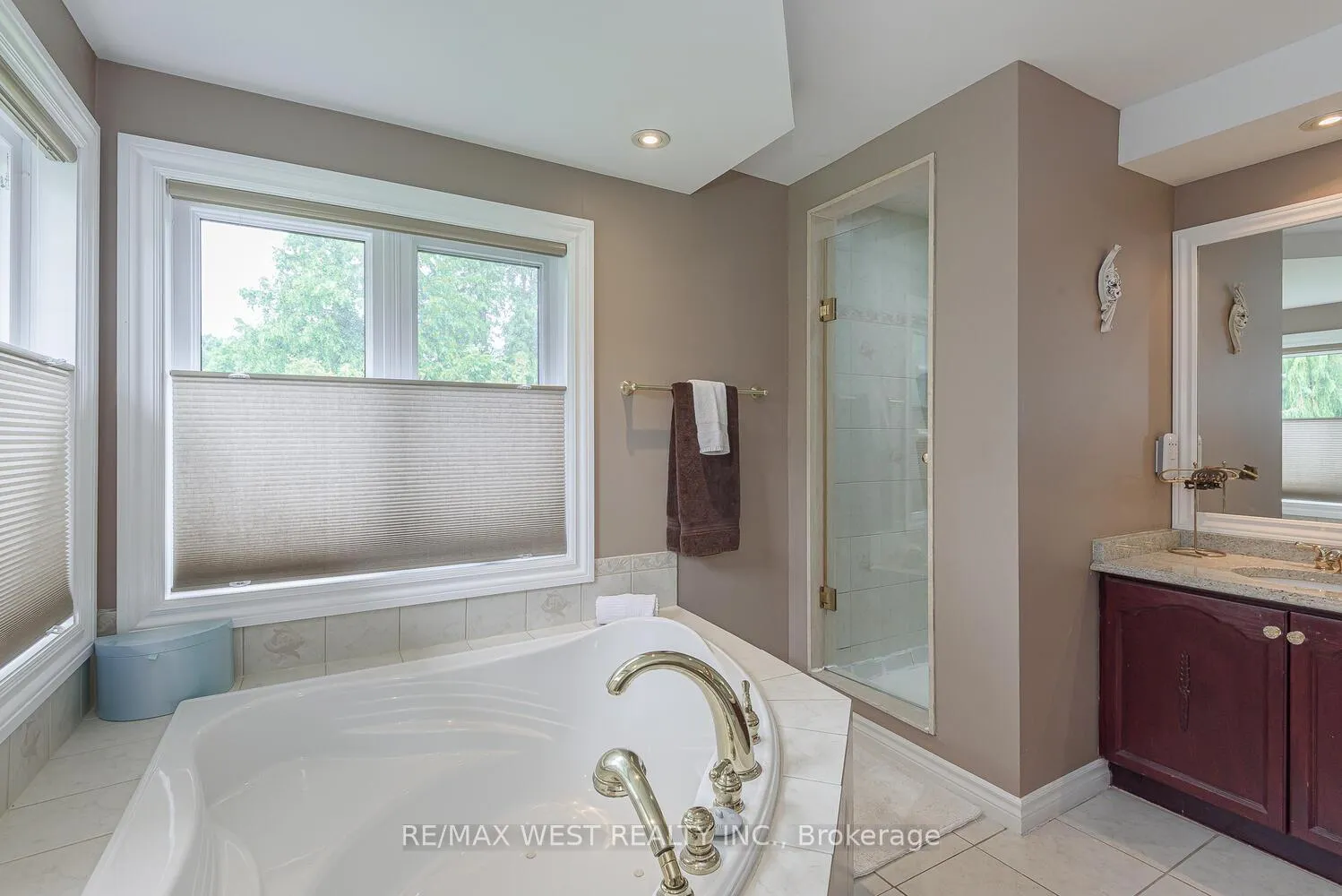 Photo 32 of 12 Barr Crescent, Brampton, Heart Lake East — HOMEH