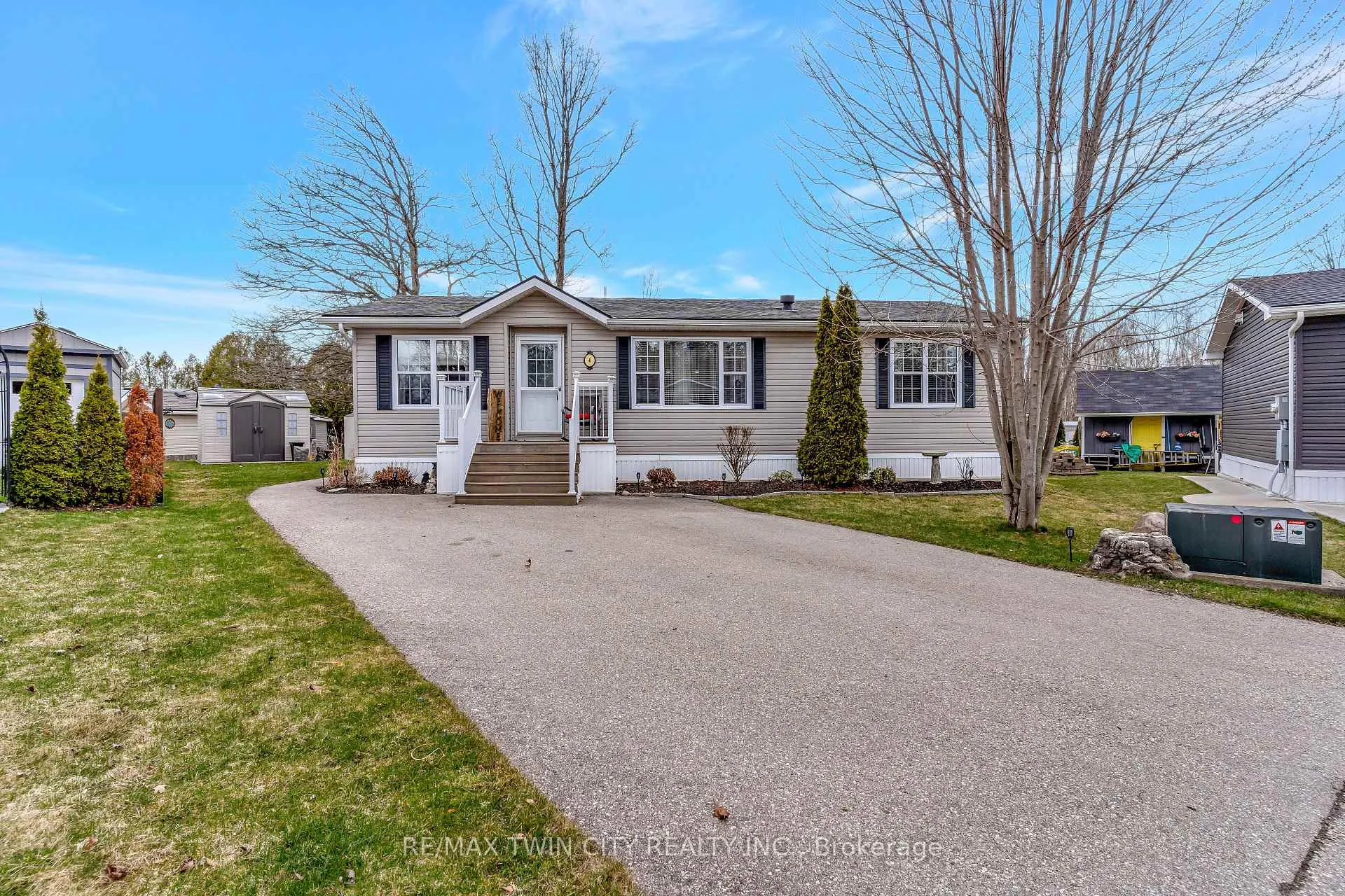 Photo 2 of Unit 4 Maple Ridge, 1429 Sheffield Road, Hamilton, Rural Flamborough — HOMEH