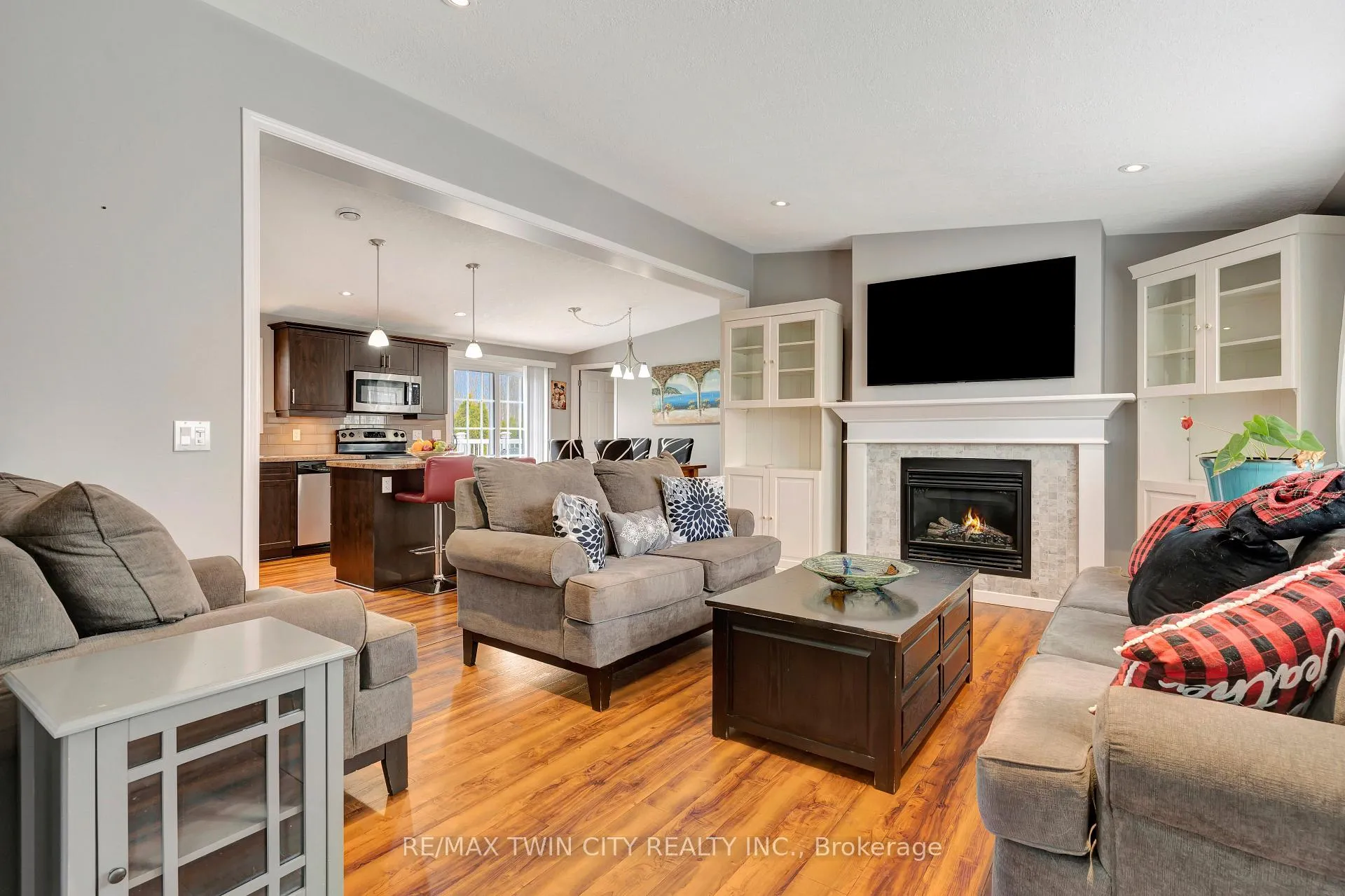 Photo 3 of Unit 4 Maple Ridge, 1429 Sheffield Road, Hamilton, Rural Flamborough — HOMEH