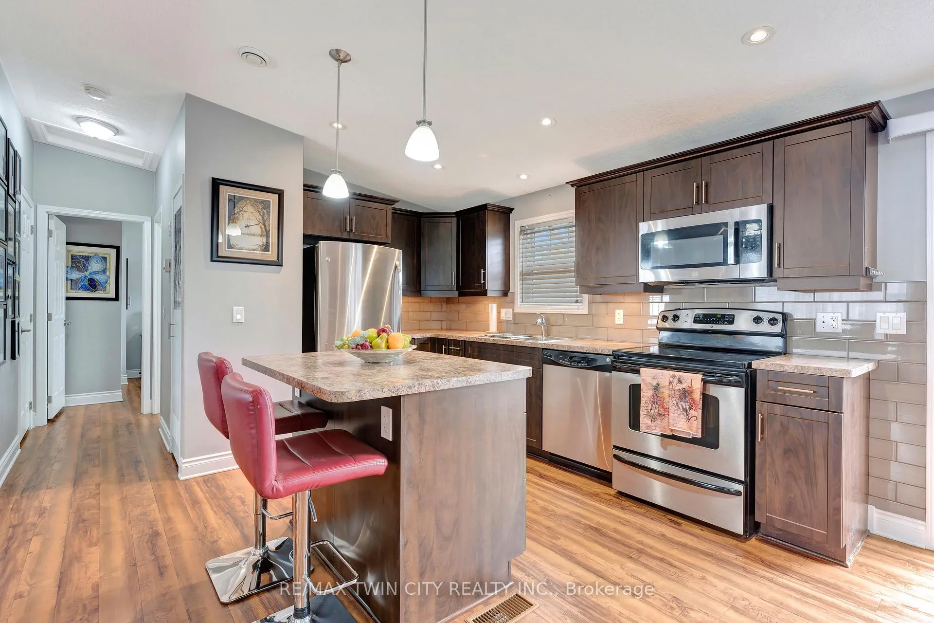 Photo 7 of Unit 4 Maple Ridge, 1429 Sheffield Road, Hamilton, Rural Flamborough — HOMEH